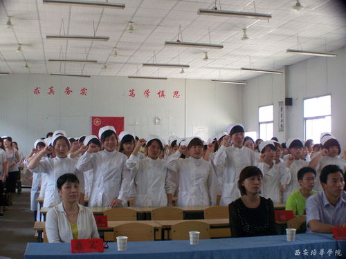 成人教育学院举办 5.12国际护士节 纪念活动