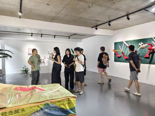 贾政 成人教育 恐龙,芭比,奥特曼 80后的无意识世界