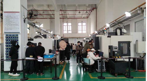 工学结合新模式 把工厂搬进学校，白天教学晚上生产